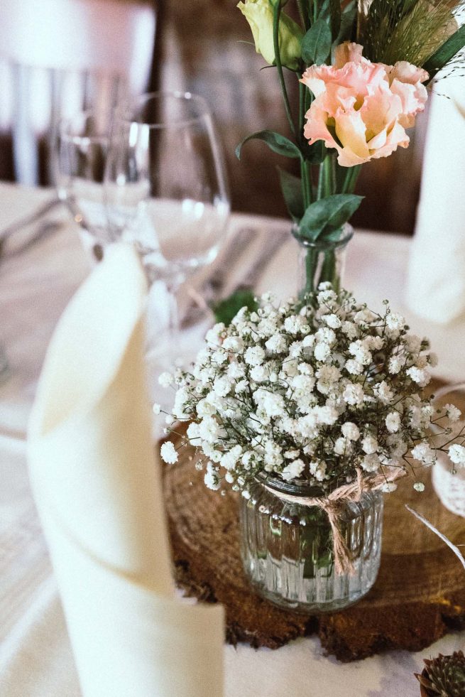 Manuel Stöhr - Hochzeitsfotograf Fürstenfeldbruck, Hochzeitsreportage Festsaal, Heiraten in Fürstenfeldbruck, Blumenschmuck Hochzeit Fürstenfeldbruck