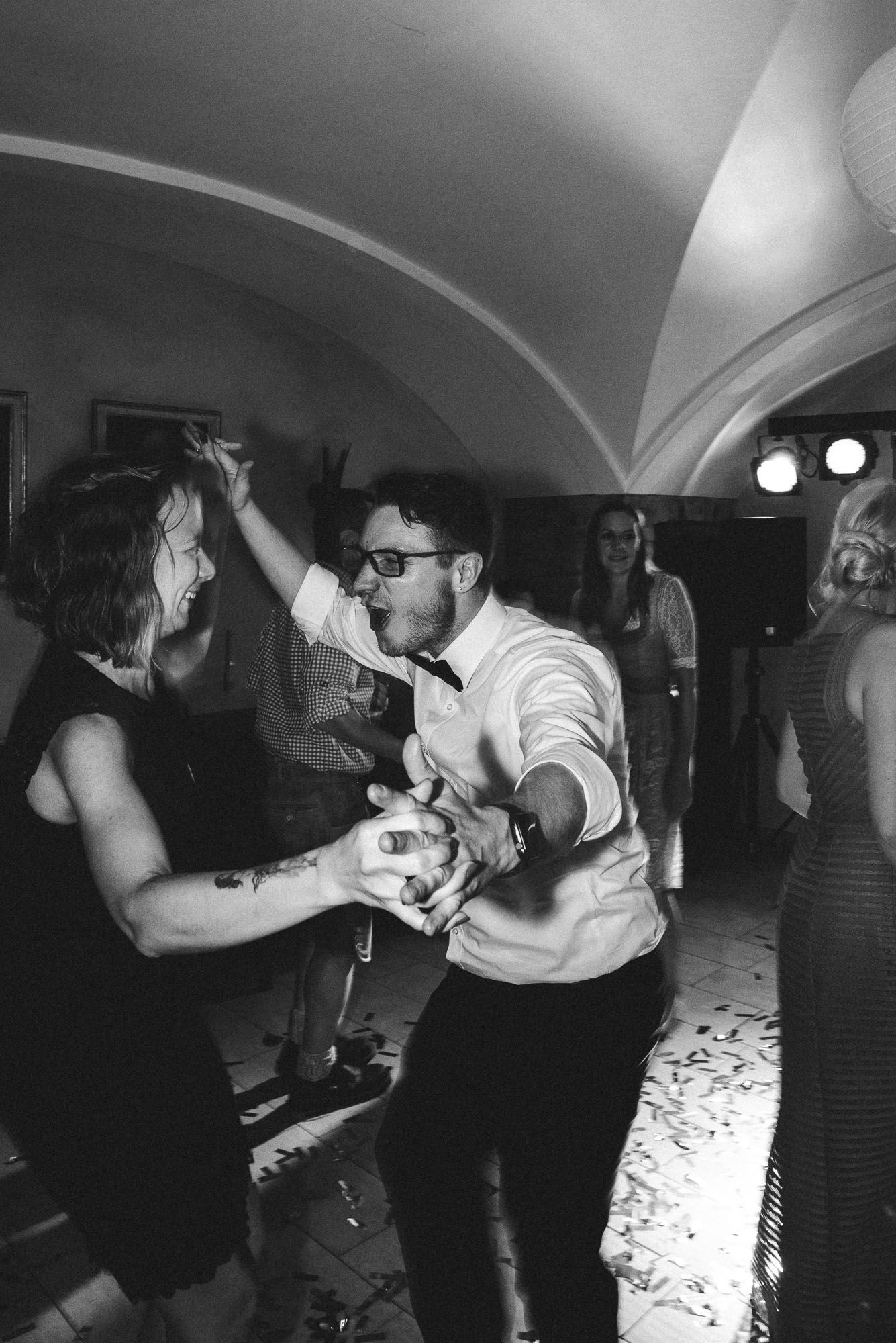Tanzende Hochzeitsgäste - Heiraten in Augsburg Buchloe