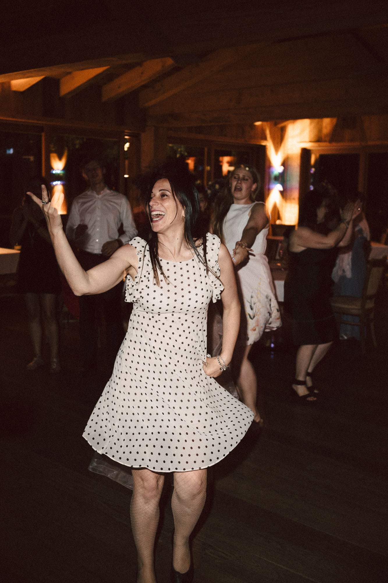 Party und tanzende Hochzeitsgäste