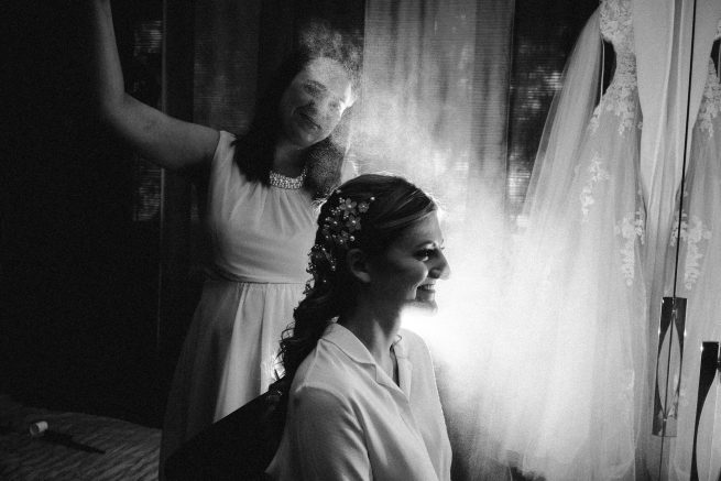 Hochzeitsfotografie Getting Ready der Braut Brautfrisur - München Holzkirchen