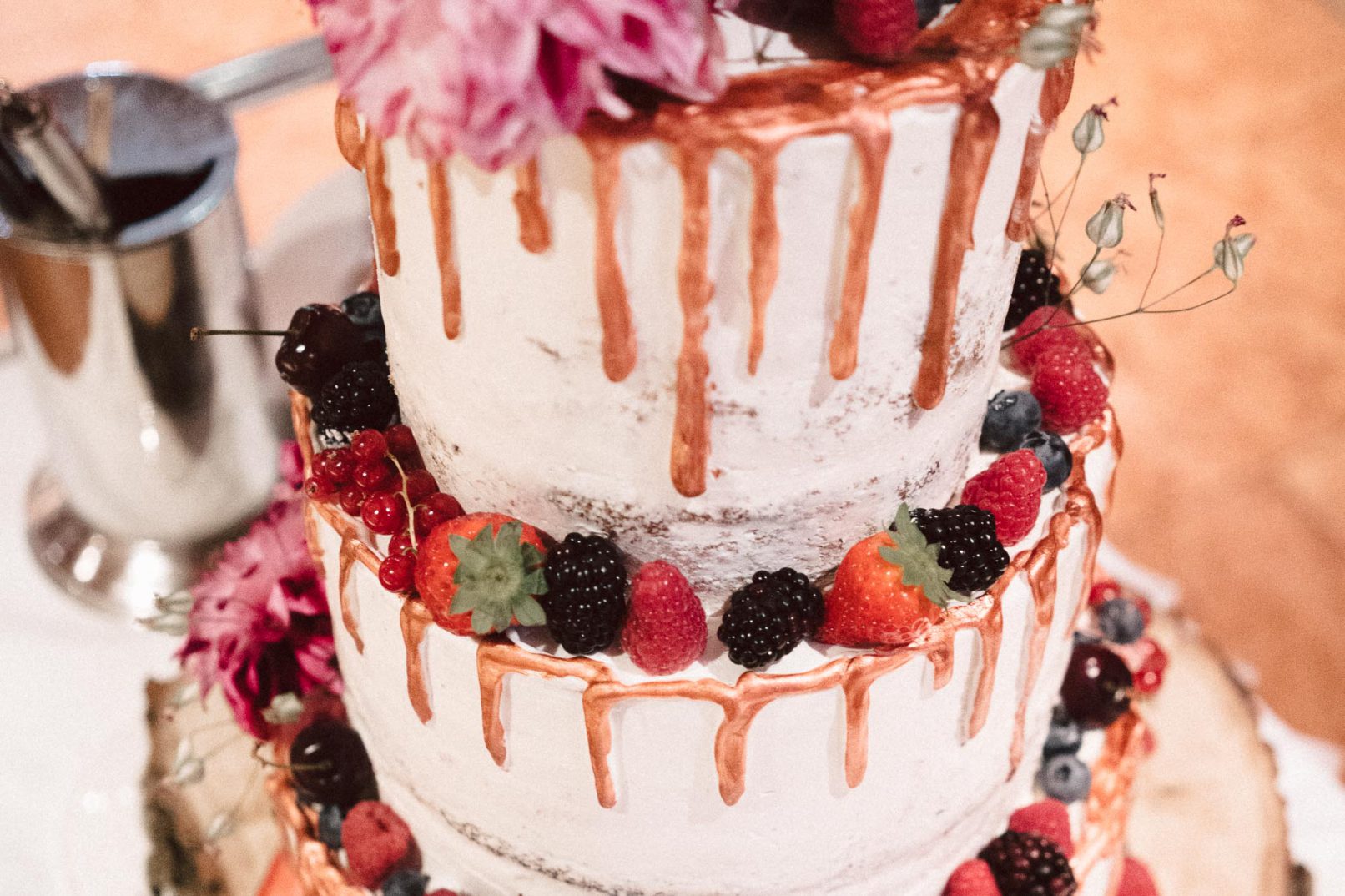 Naked Cake 3 stöckige Hochzeitstorte mit Wildbeeren