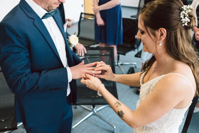 Standesamt Kissing - Ringtausch von Sarah und Tobias