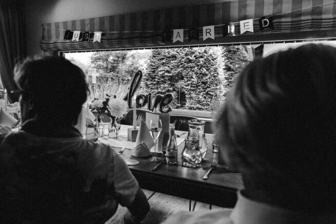 Love Luftballon als Hochzeitsdekoration